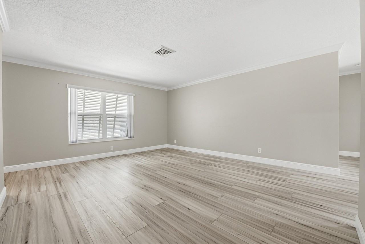 916 Evergreen Dr - Photo 5 of 32