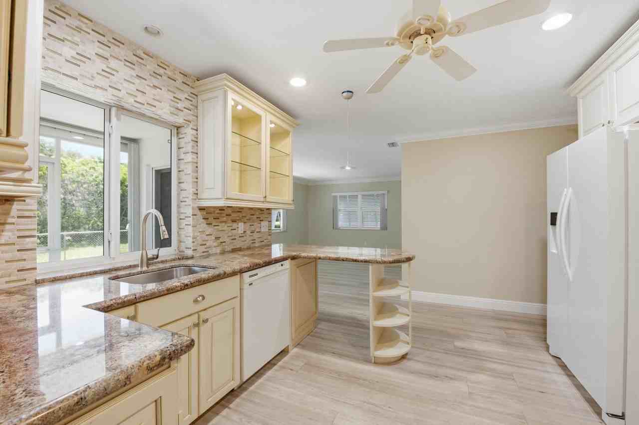 916 Evergreen Dr - Photo 6 of 32