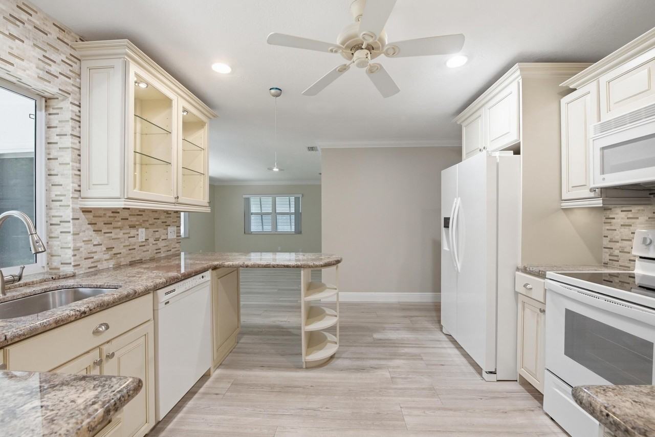 916 Evergreen Dr - Photo 7 of 32