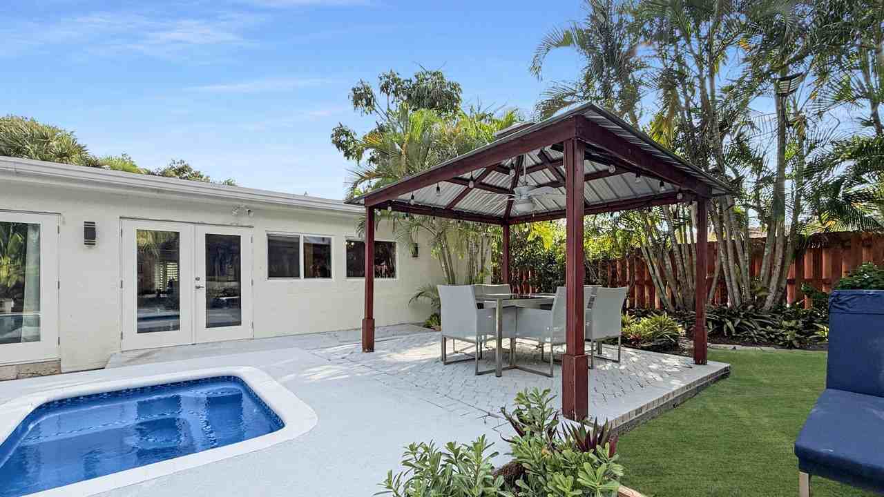 941 Sw 19th St - Photo 5 of 35