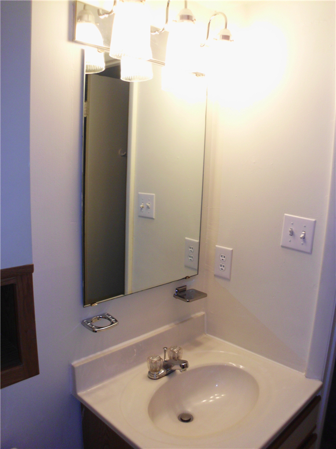 1821 Jefferson Park Avenue - Photo 3 of 9