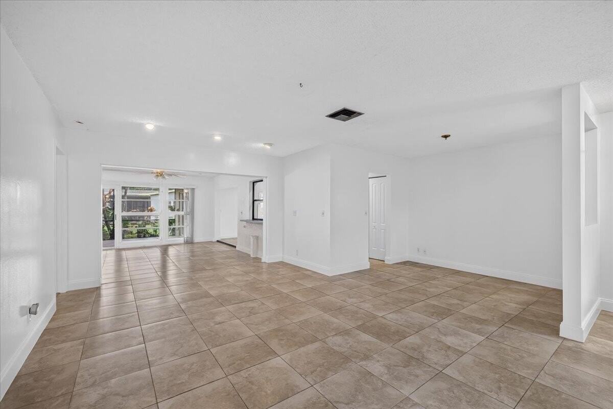 6404 Sagewood Way - Photo 4 of 32