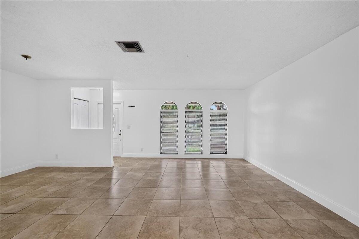 6404 Sagewood Way - Photo 5 of 32
