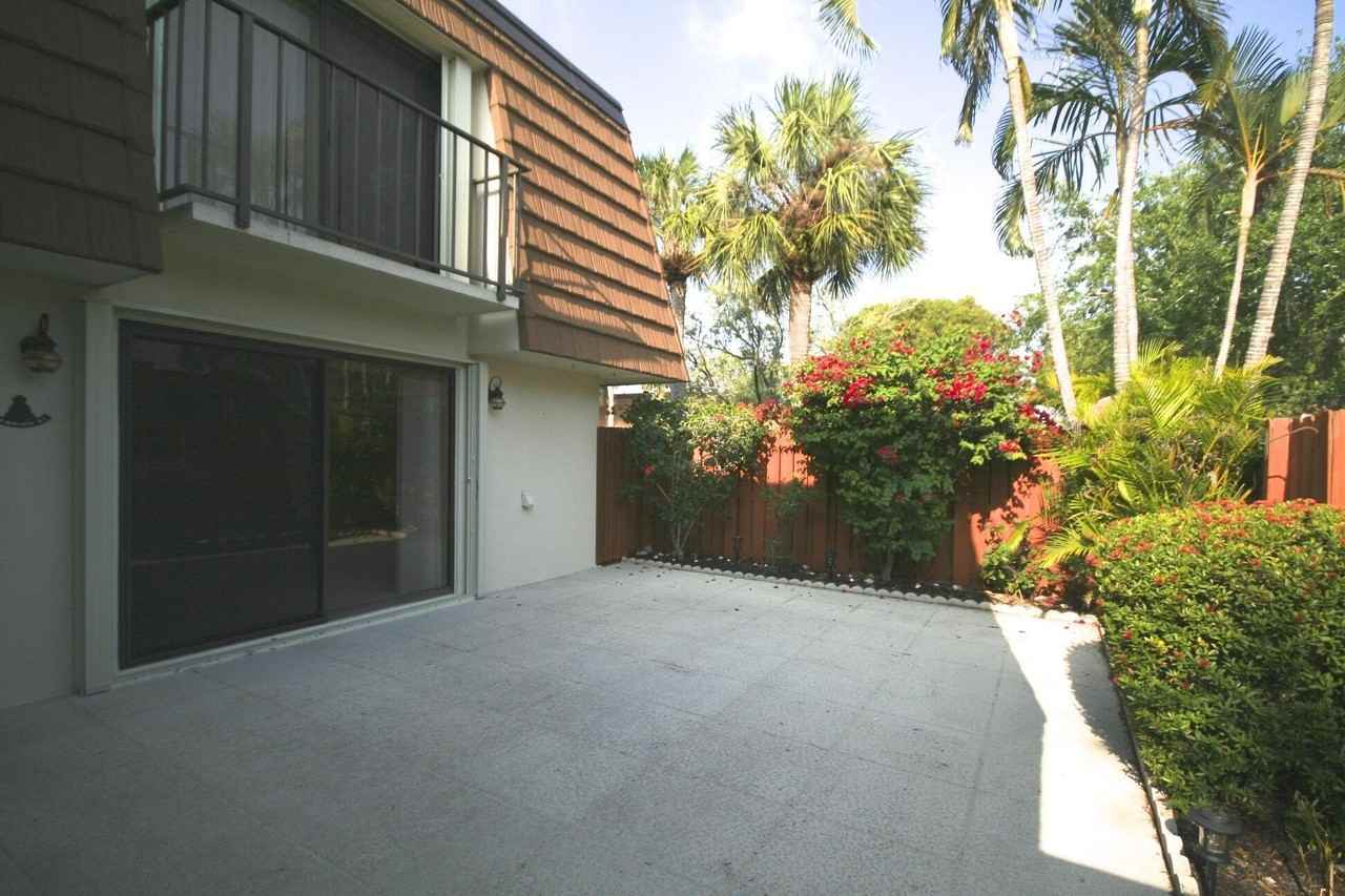 3054 30th Ct - Photo 2 of 9