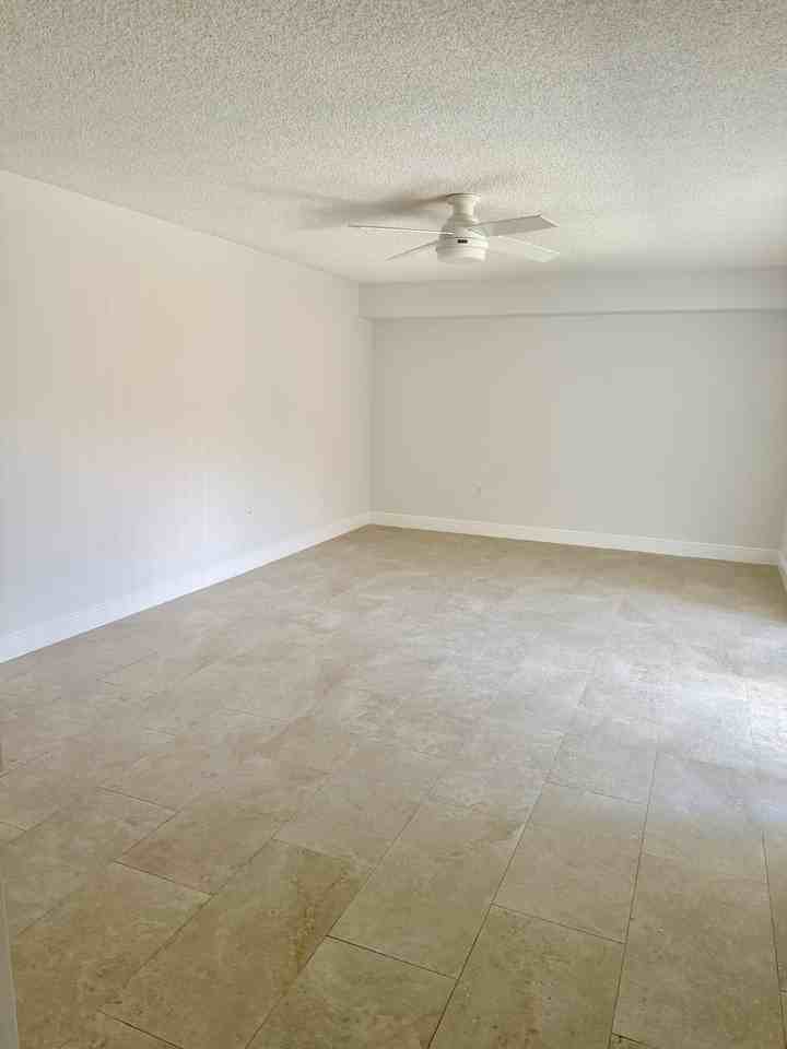 3054 30th Ct - Photo 5 of 9