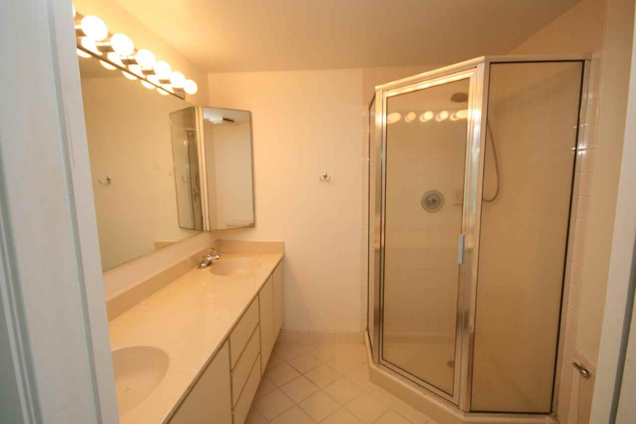 3054 30th Ct - Photo 6 of 9