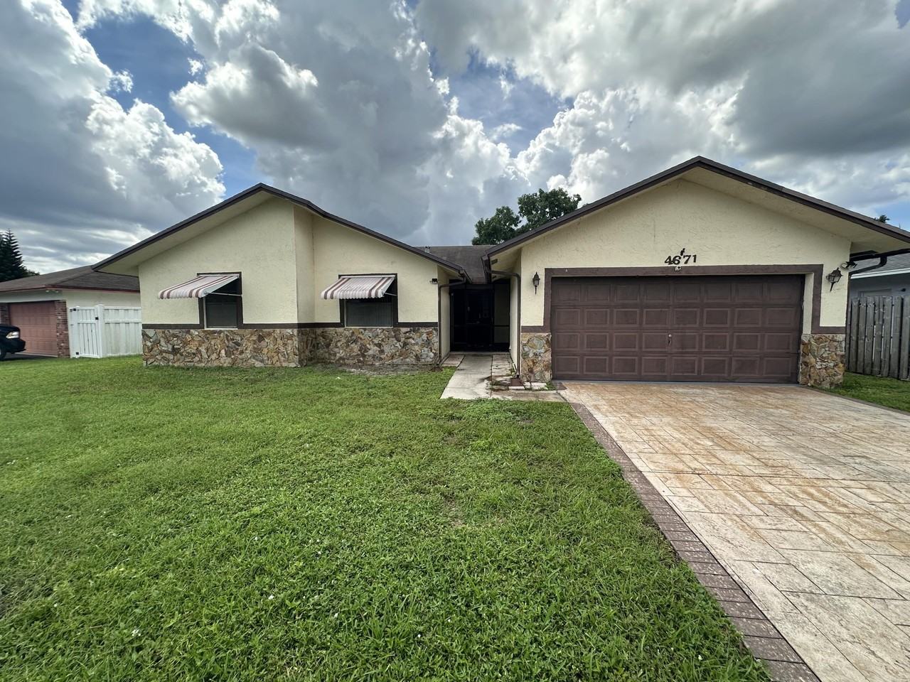 4671 Nw 93rd Ave - Photo 2 of 23