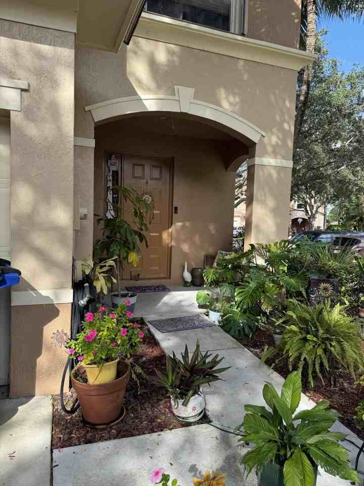 401 Rainbow Springs Ter - Photo 3 of 21