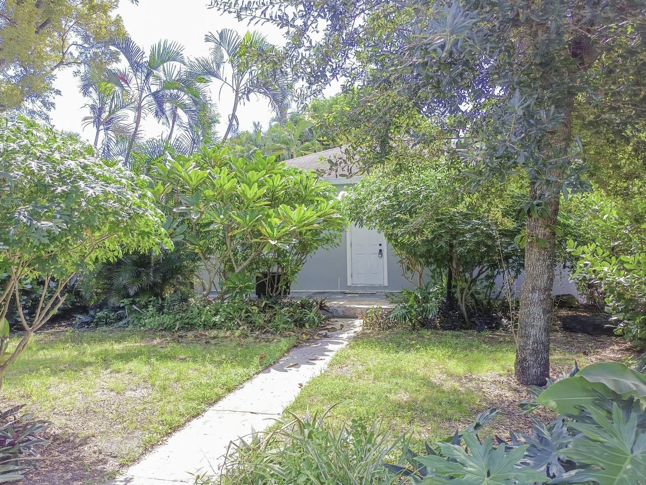 1147 15th Ave N #A - Photo 2 of 16