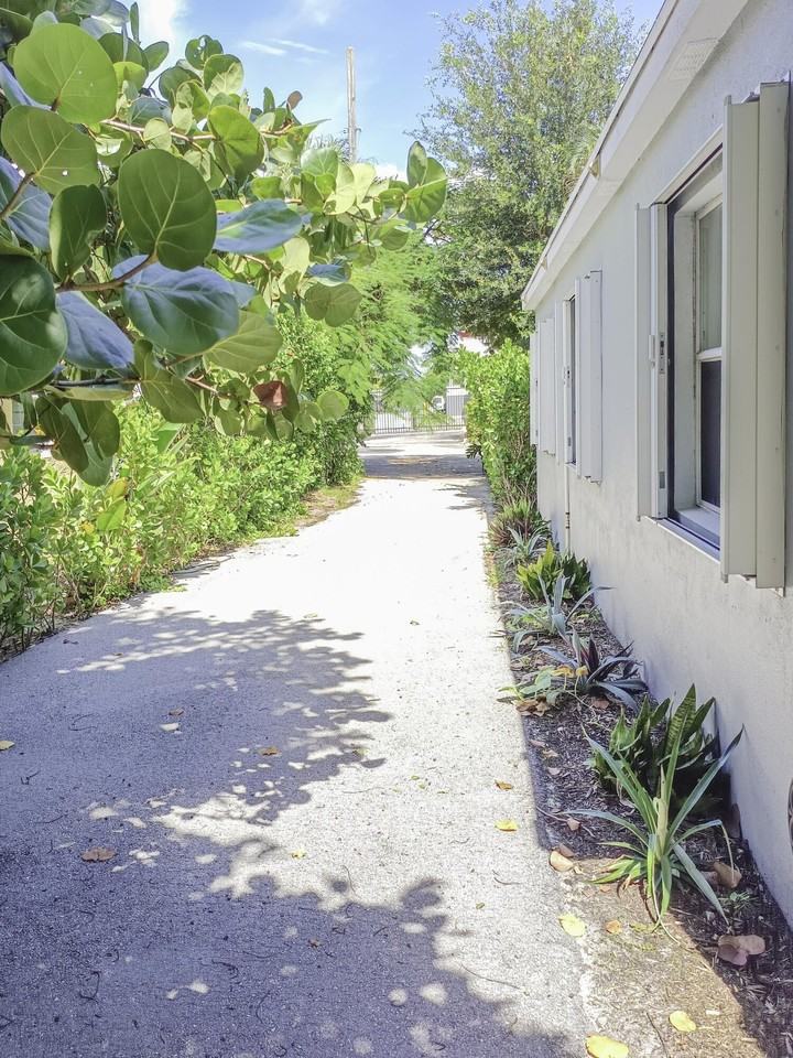 1147 15th Ave N #A - Photo 7 of 16