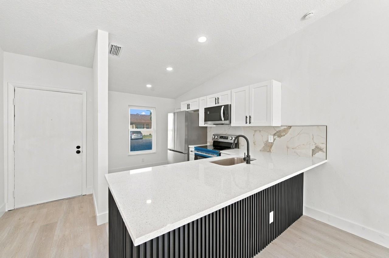 15676 Bottlebrush Cir - Photo 4 of 27