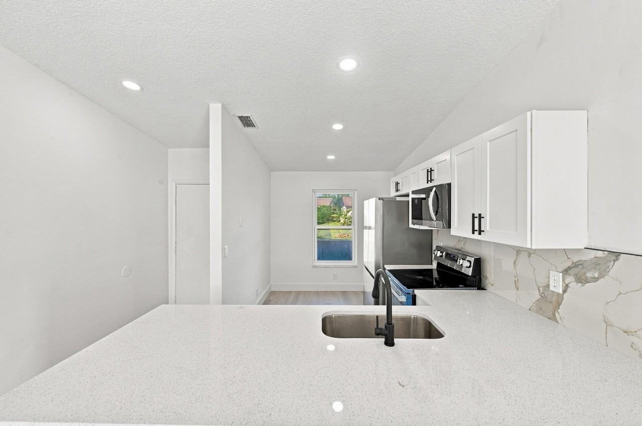 15676 Bottlebrush Cir - Photo 5 of 27