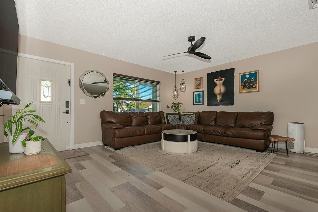 19442 Colorado Cir - Photo 5 of 29