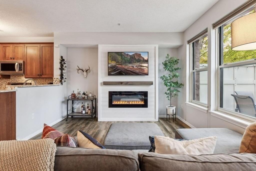 580 N 2nd St #104 - Photo 4 of 25
