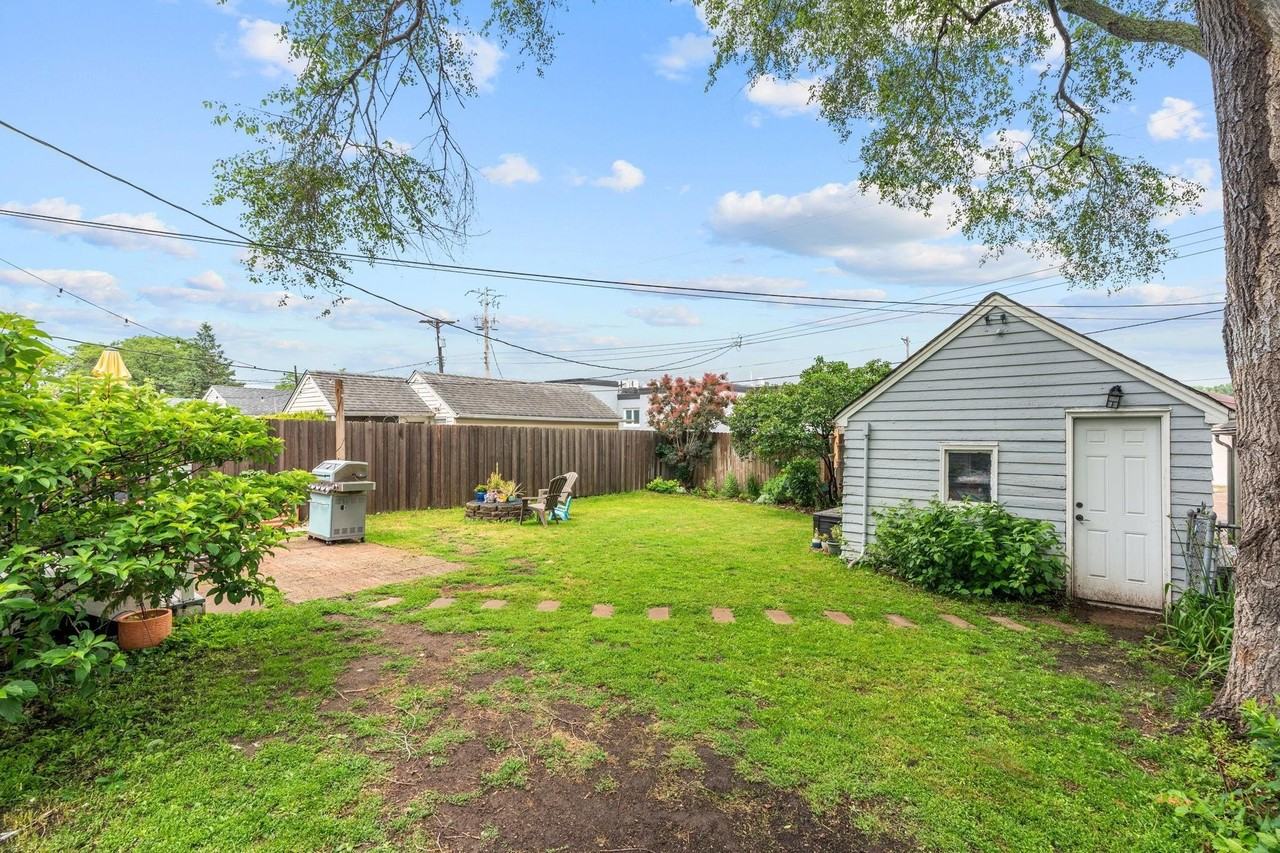 1133 California Ave W - Photo 4 of 41