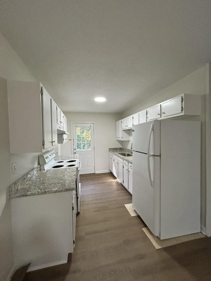 Country Ln - Photo 4 of 15