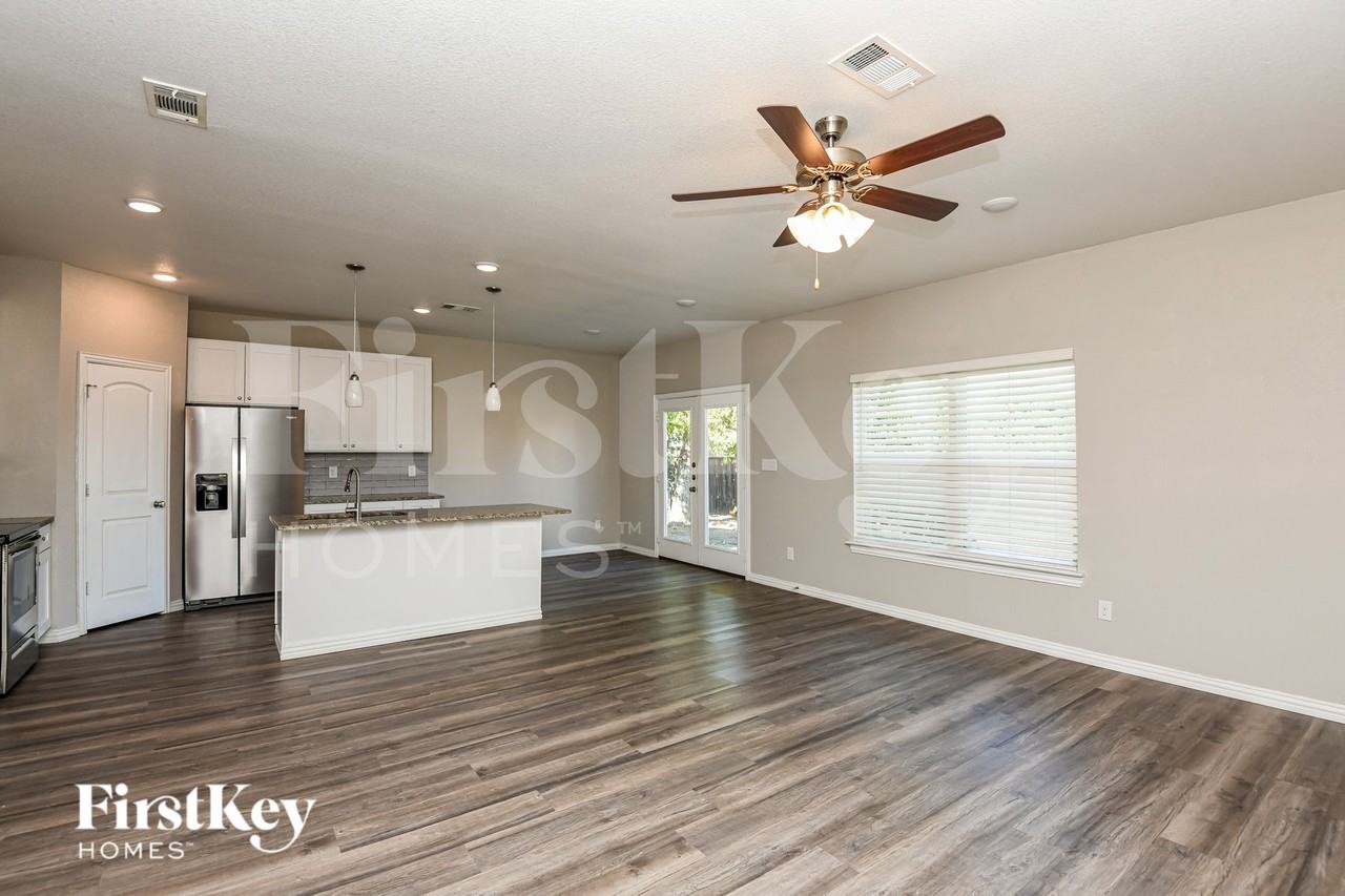 7312 Parkside Place Dr - Photo 3 of 20