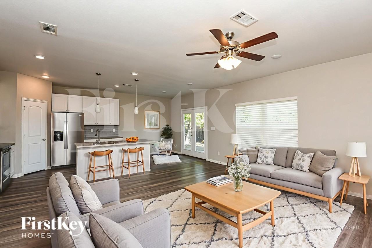 7312 Parkside Place Dr - Photo 4 of 20