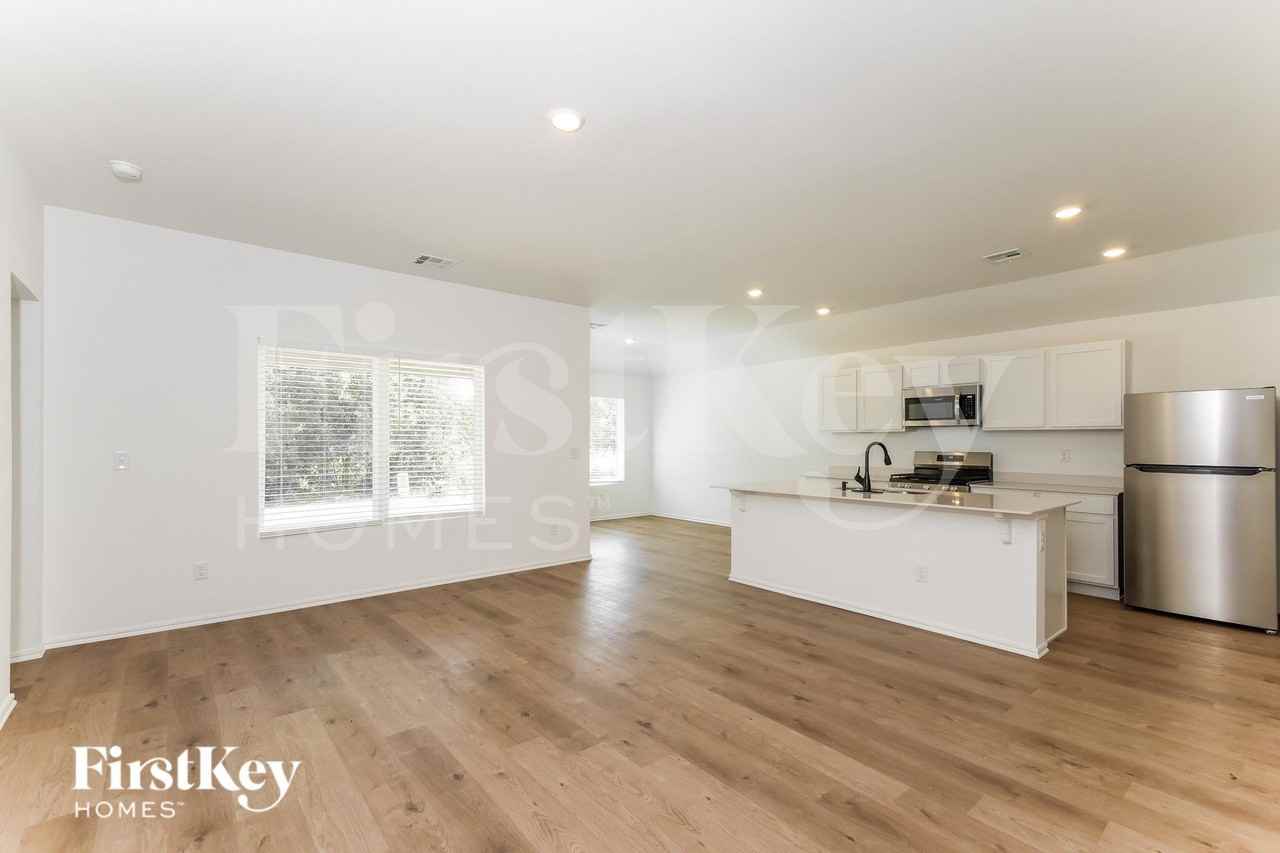4016 Olivia St - Photo 2 of 19