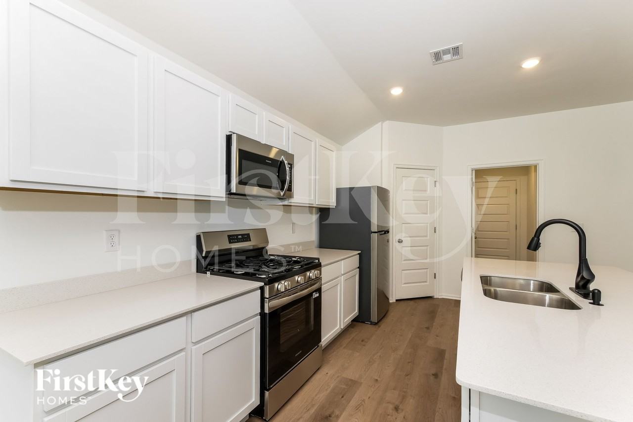 4016 Olivia St - Photo 6 of 19