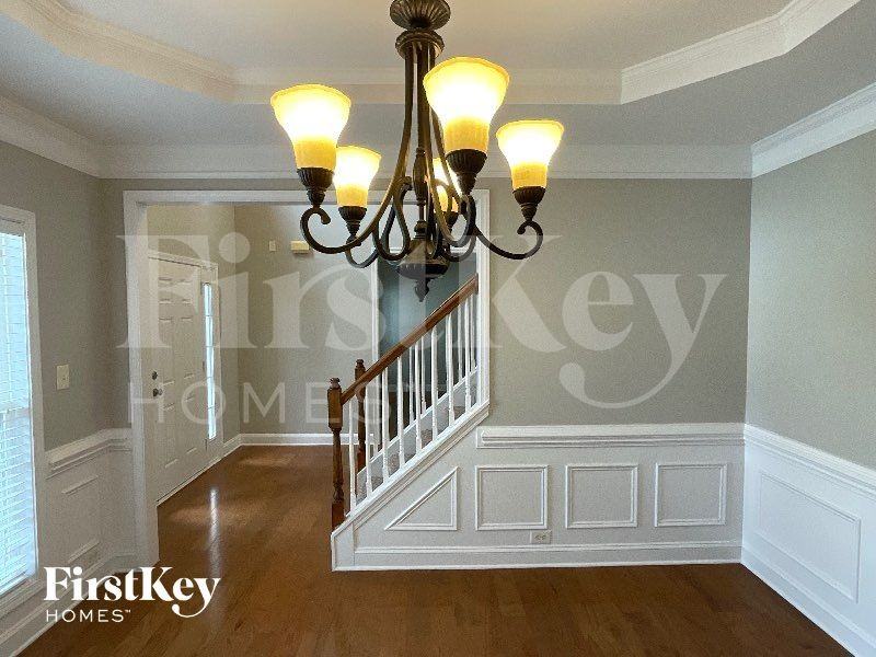 1610 Lakefield Dr - Photo 2 of 11