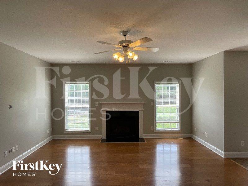 1610 Lakefield Dr - Photo 5 of 11