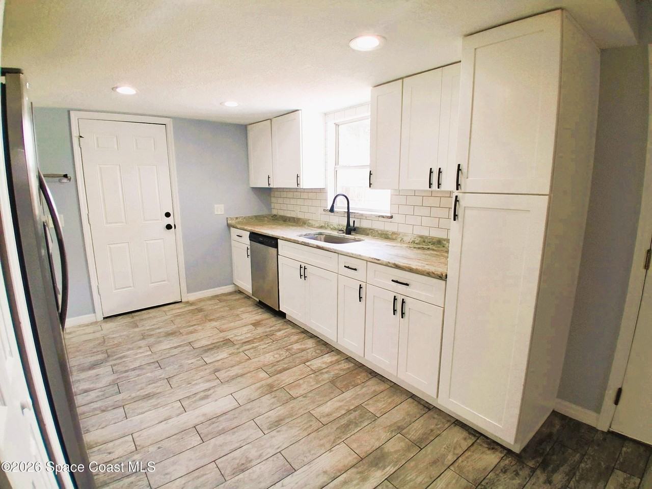 3338 Jupiter Blvd Se - Photo 5 of 34
