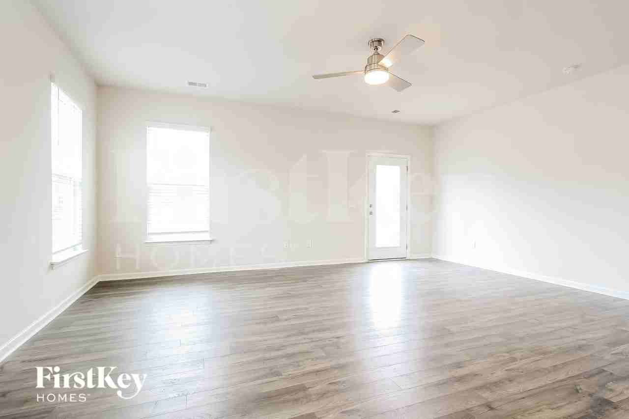 470 Yoshino Cherry Dr - Photo 4 of 15
