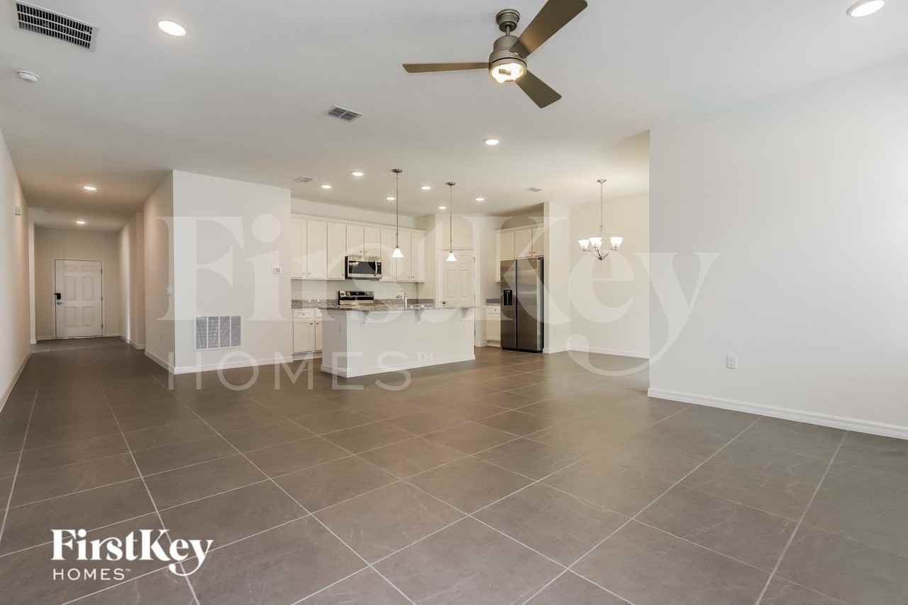 174 Windsor Reserve Dr - Photo 3 of 17