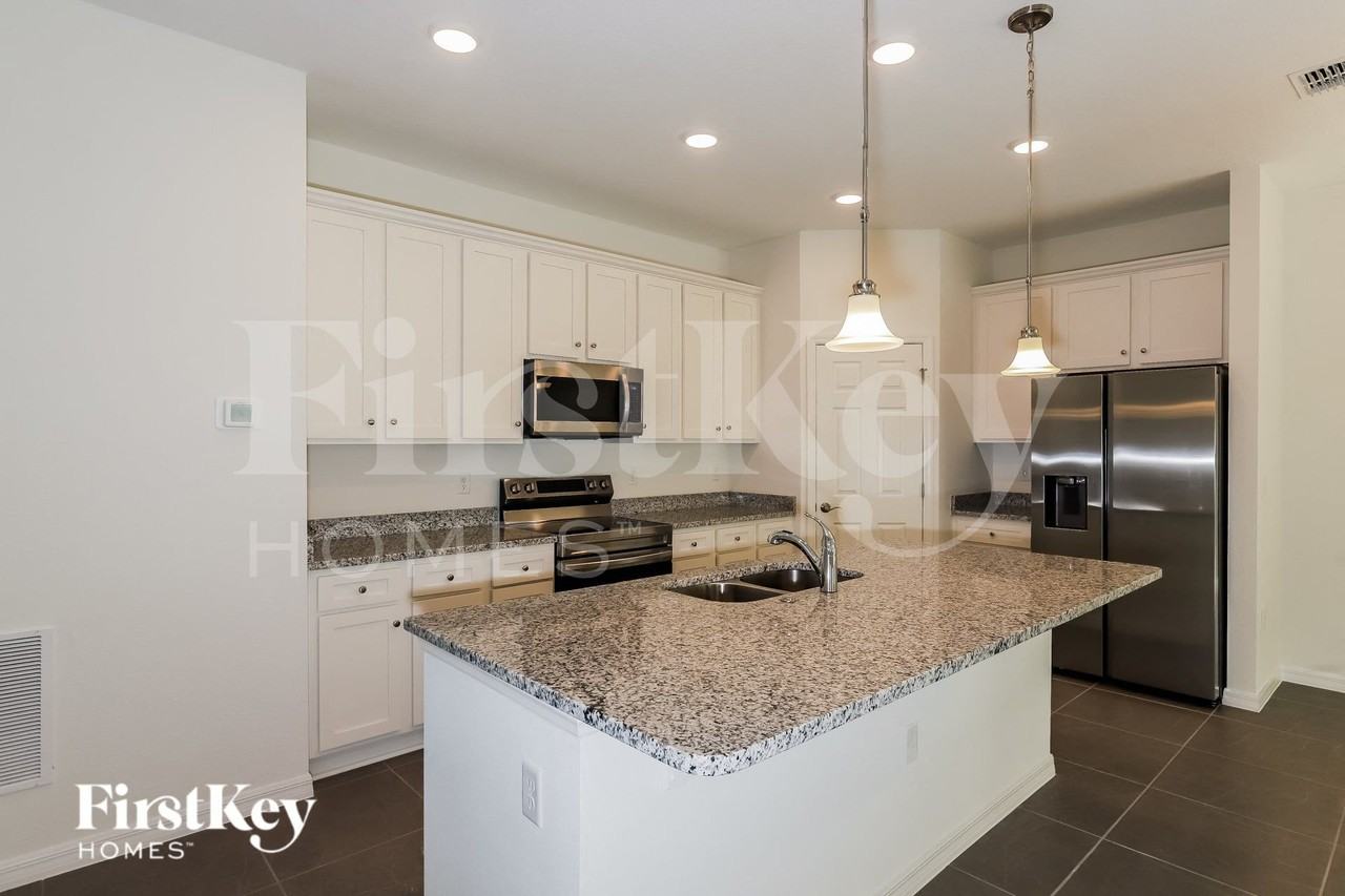 174 Windsor Reserve Dr - Photo 5 of 17