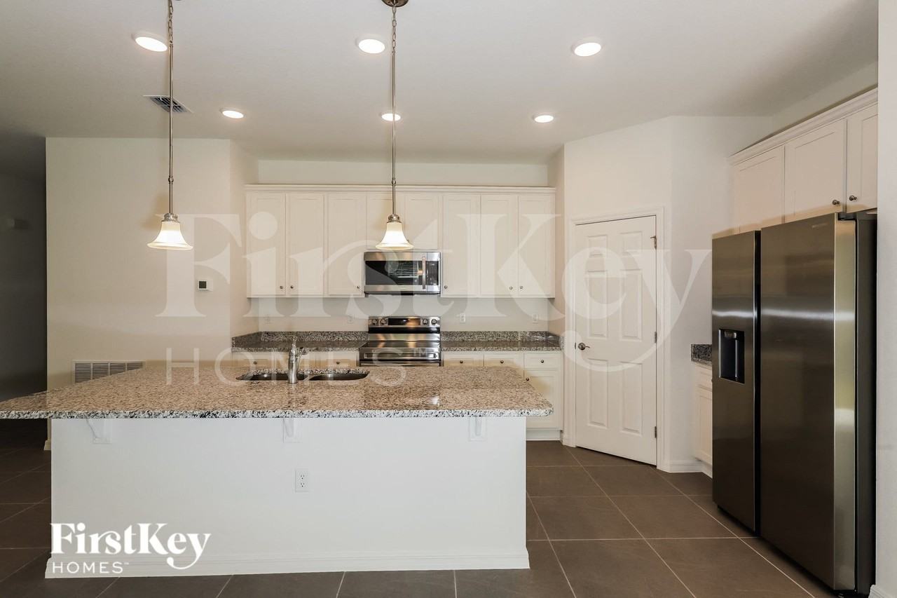 174 Windsor Reserve Dr - Photo 6 of 17