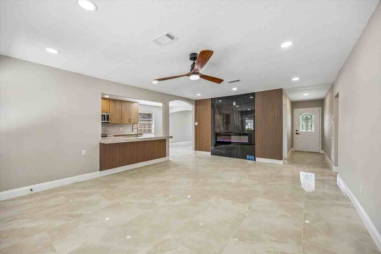11027 Sagehill Dr - Photo 2 of 20