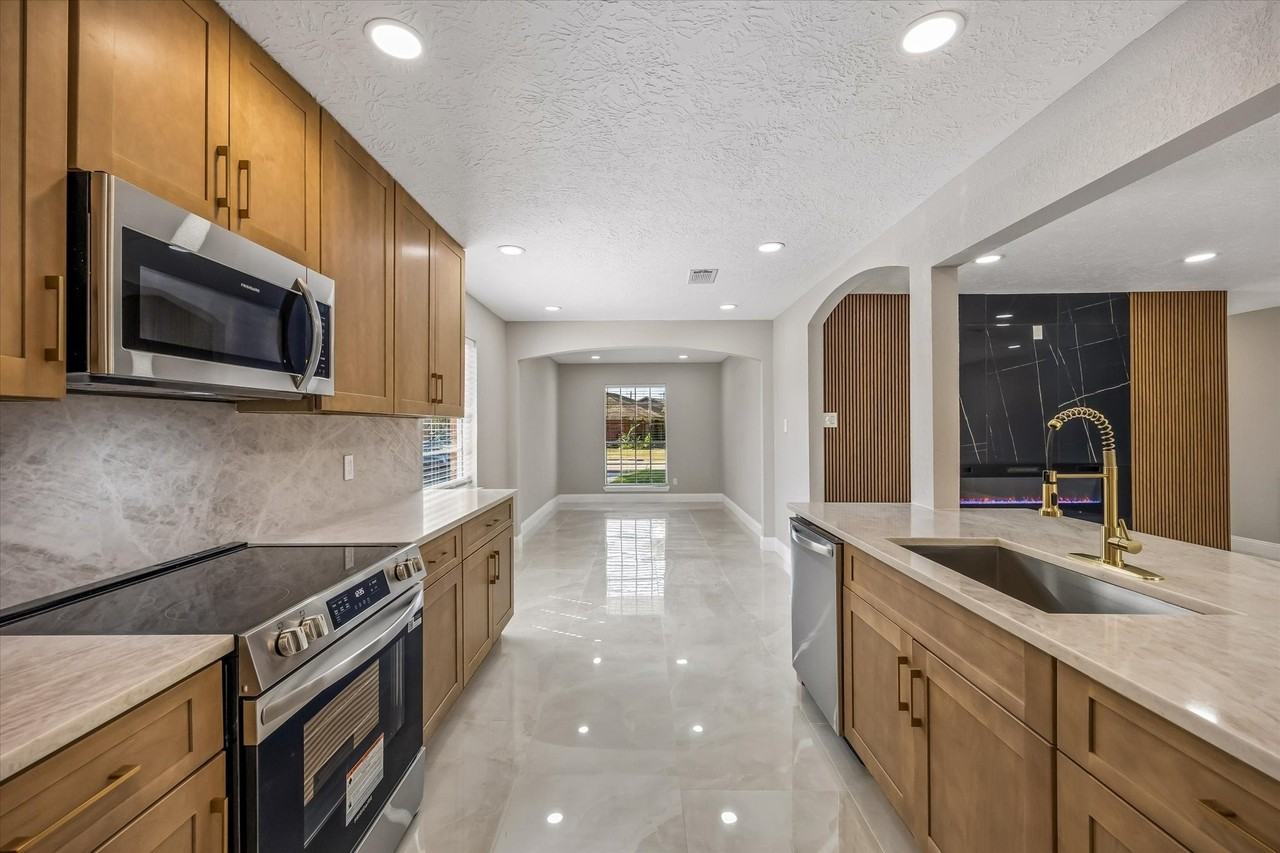 11027 Sagehill Dr - Photo 3 of 20