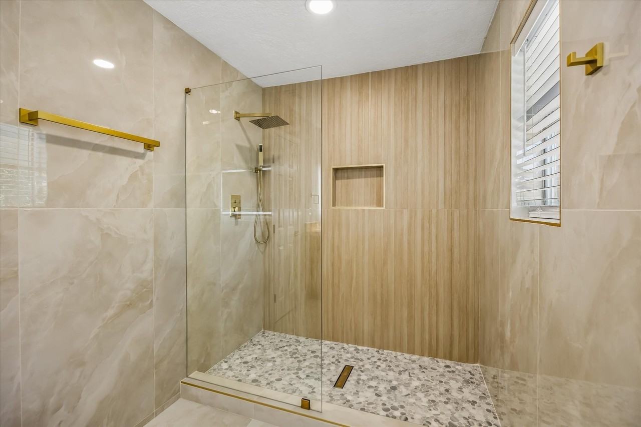 11027 Sagehill Dr - Photo 4 of 20