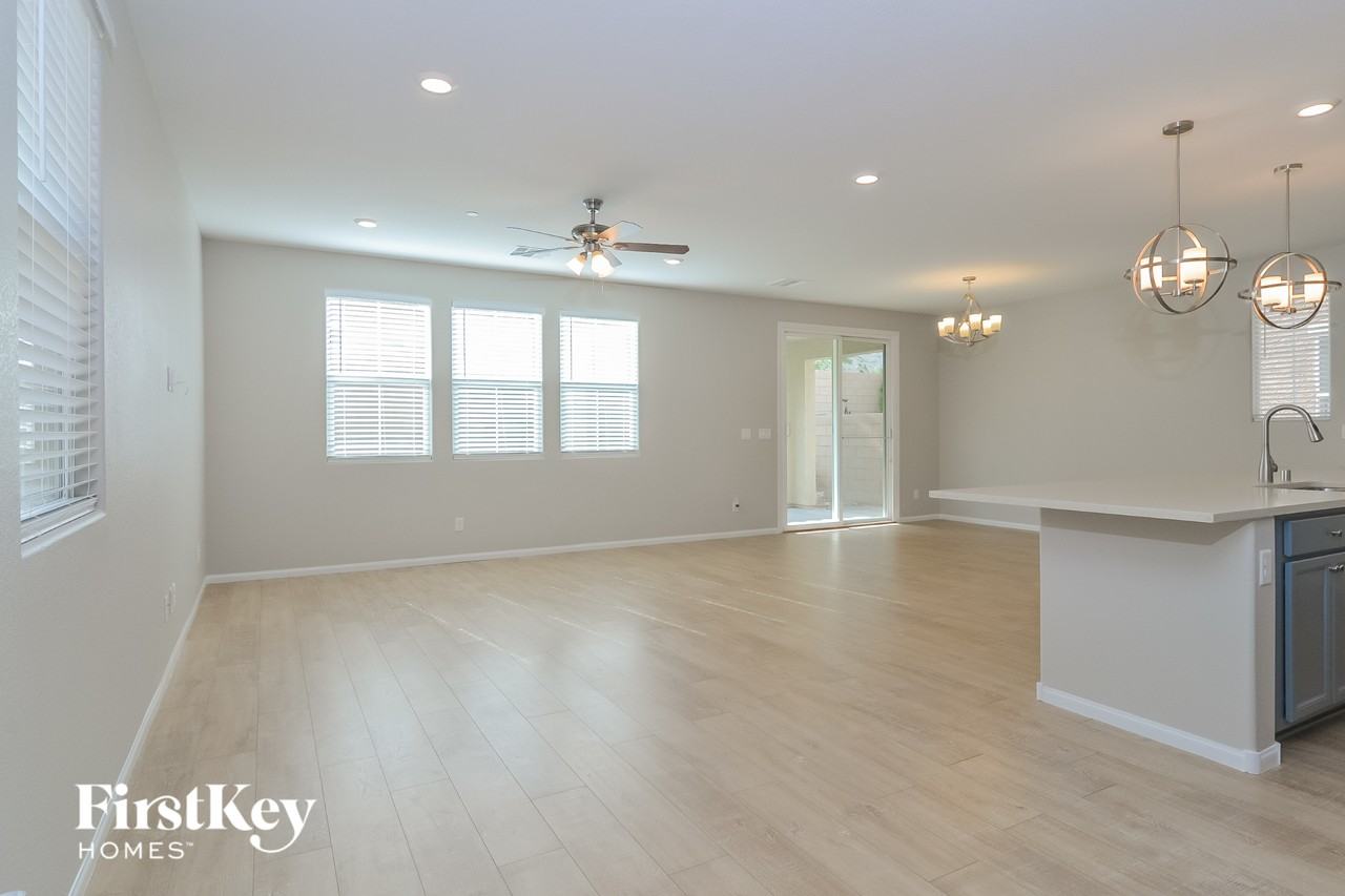 155 Littlestone St - Photo 3 of 15