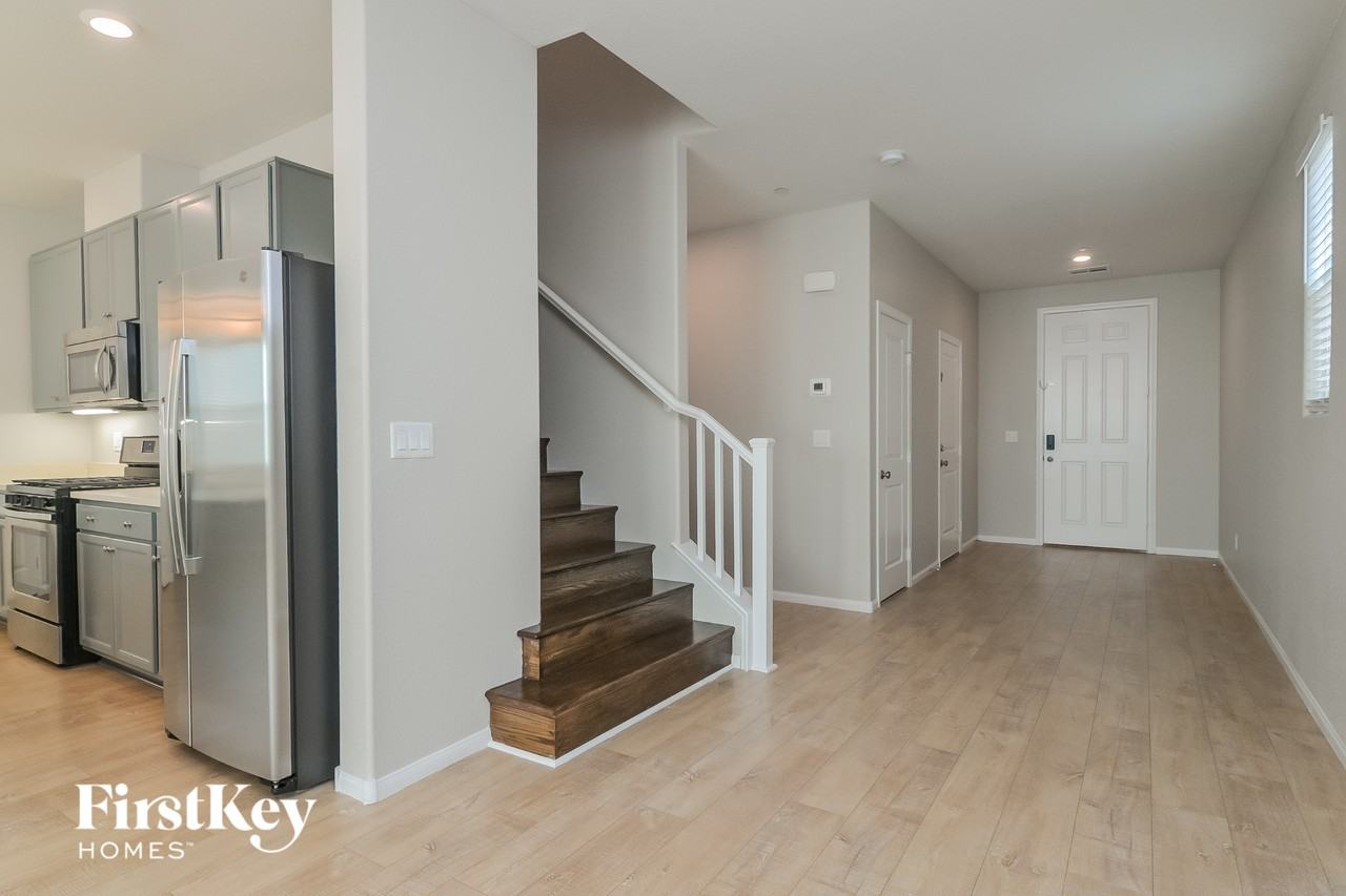 155 Littlestone St - Photo 4 of 15