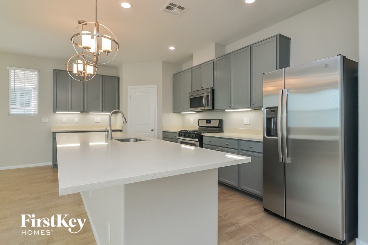 155 Littlestone St - Photo 6 of 15