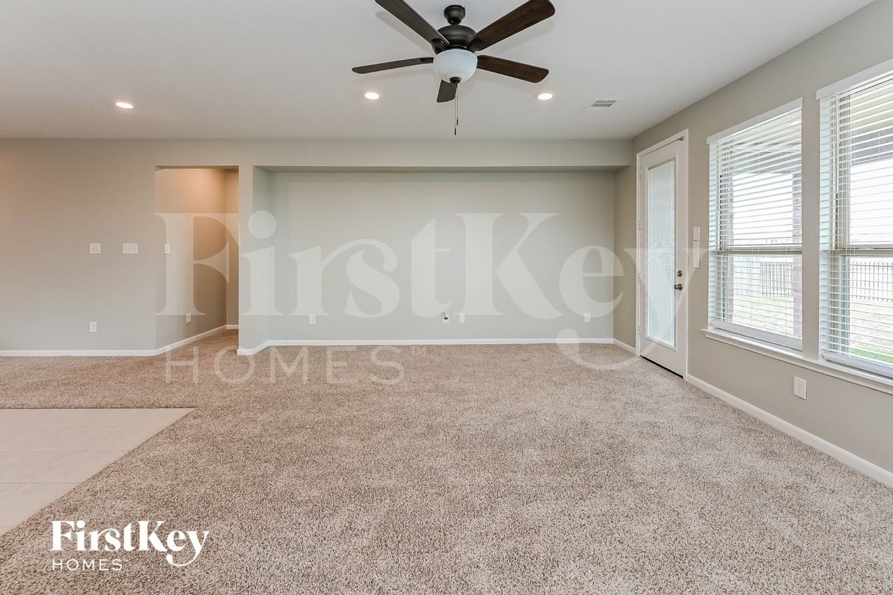 25322 Squire Knoll St - Photo 2 of 16