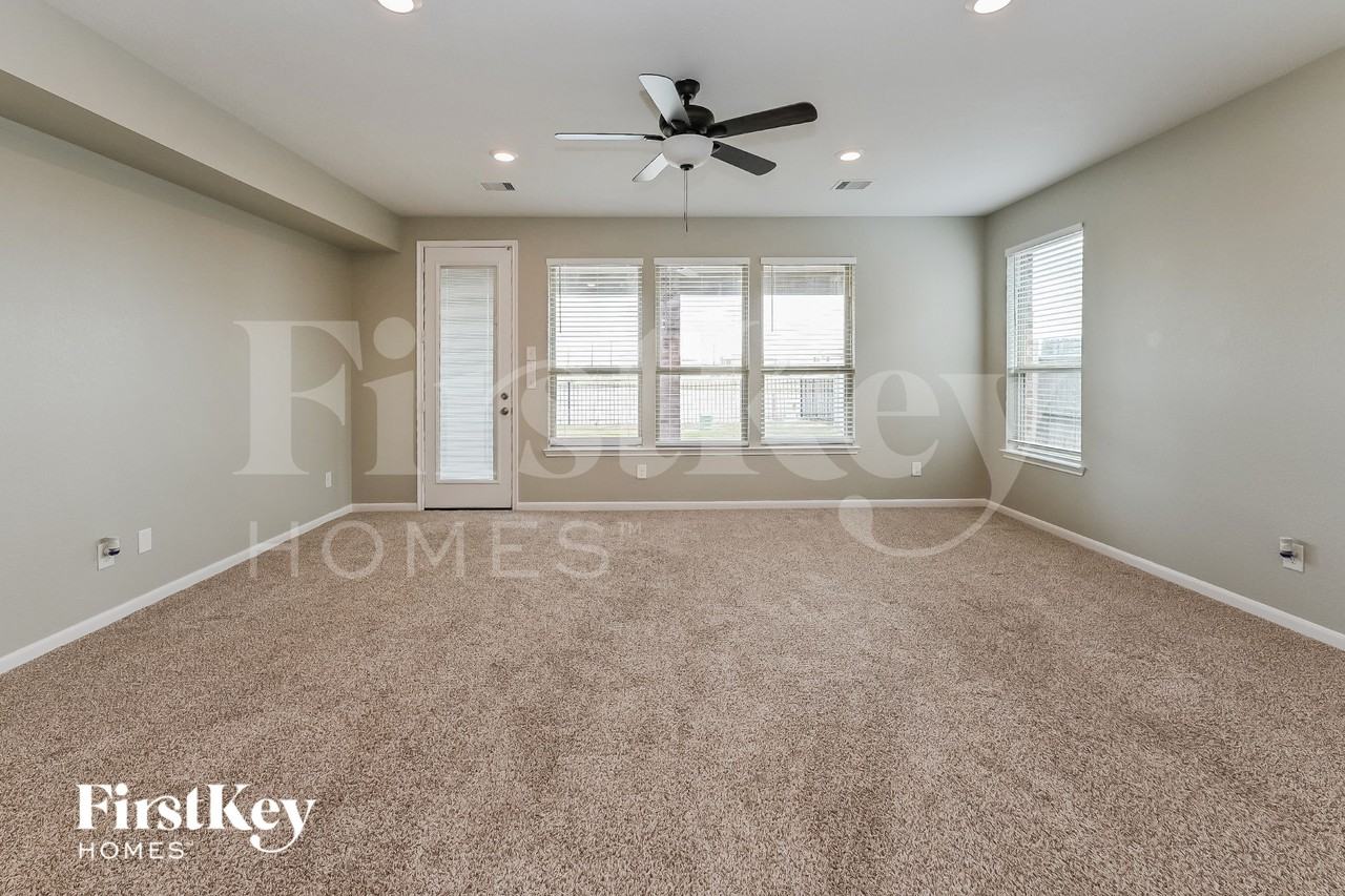 25322 Squire Knoll St - Photo 4 of 16