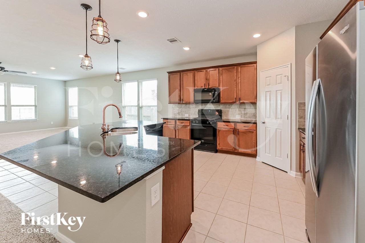 25322 Squire Knoll St - Photo 7 of 16