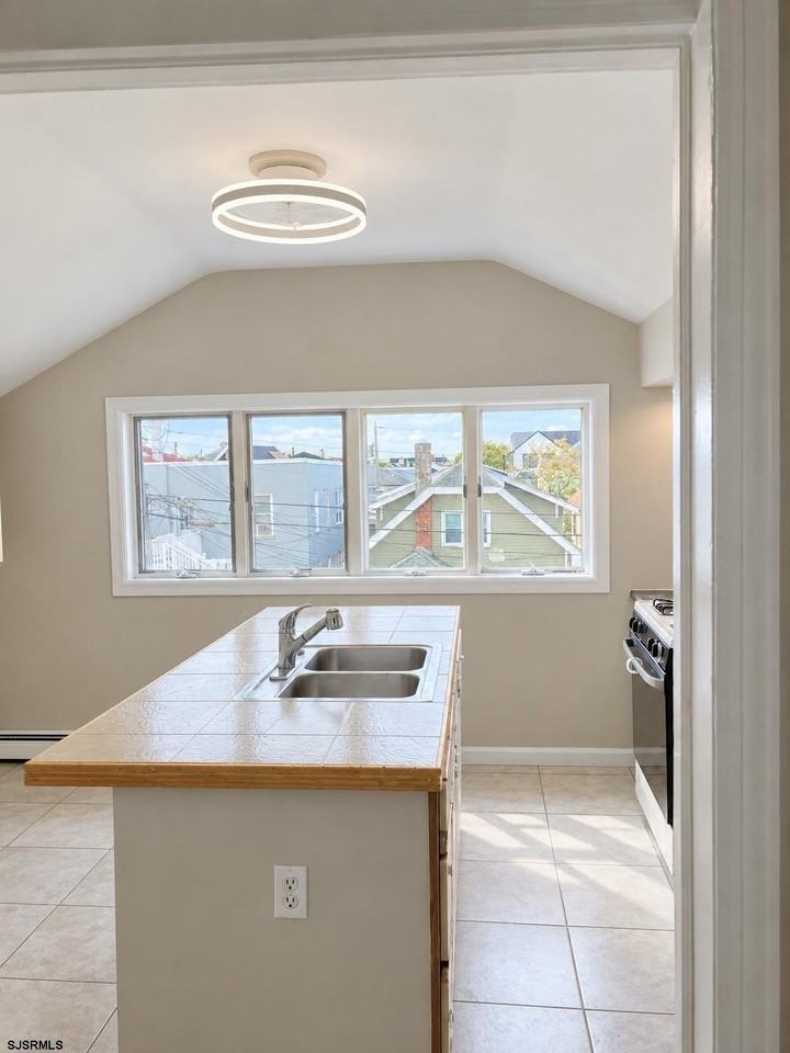 18 N Hillside Ave #3 - Photo 2 of 10