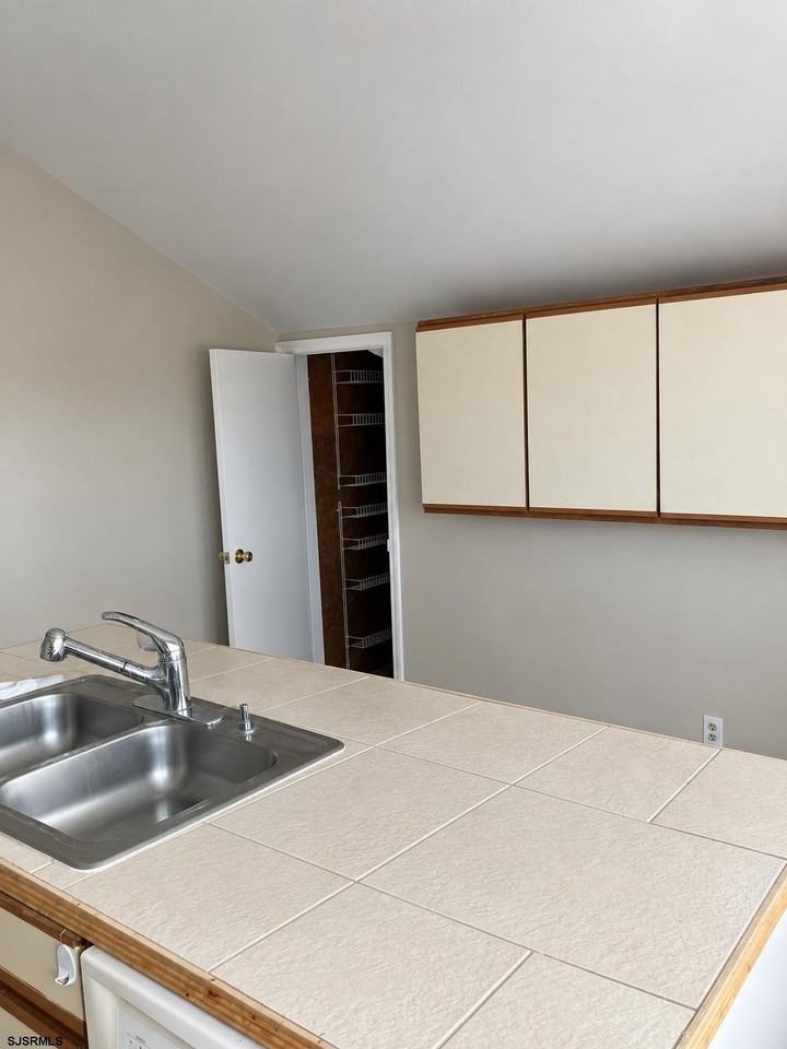 18 N Hillside Ave #3 - Photo 3 of 10