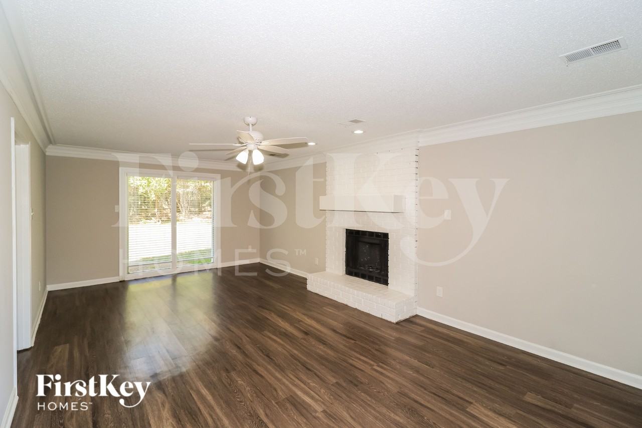 675 Tealwood Ln - Photo 3 of 15