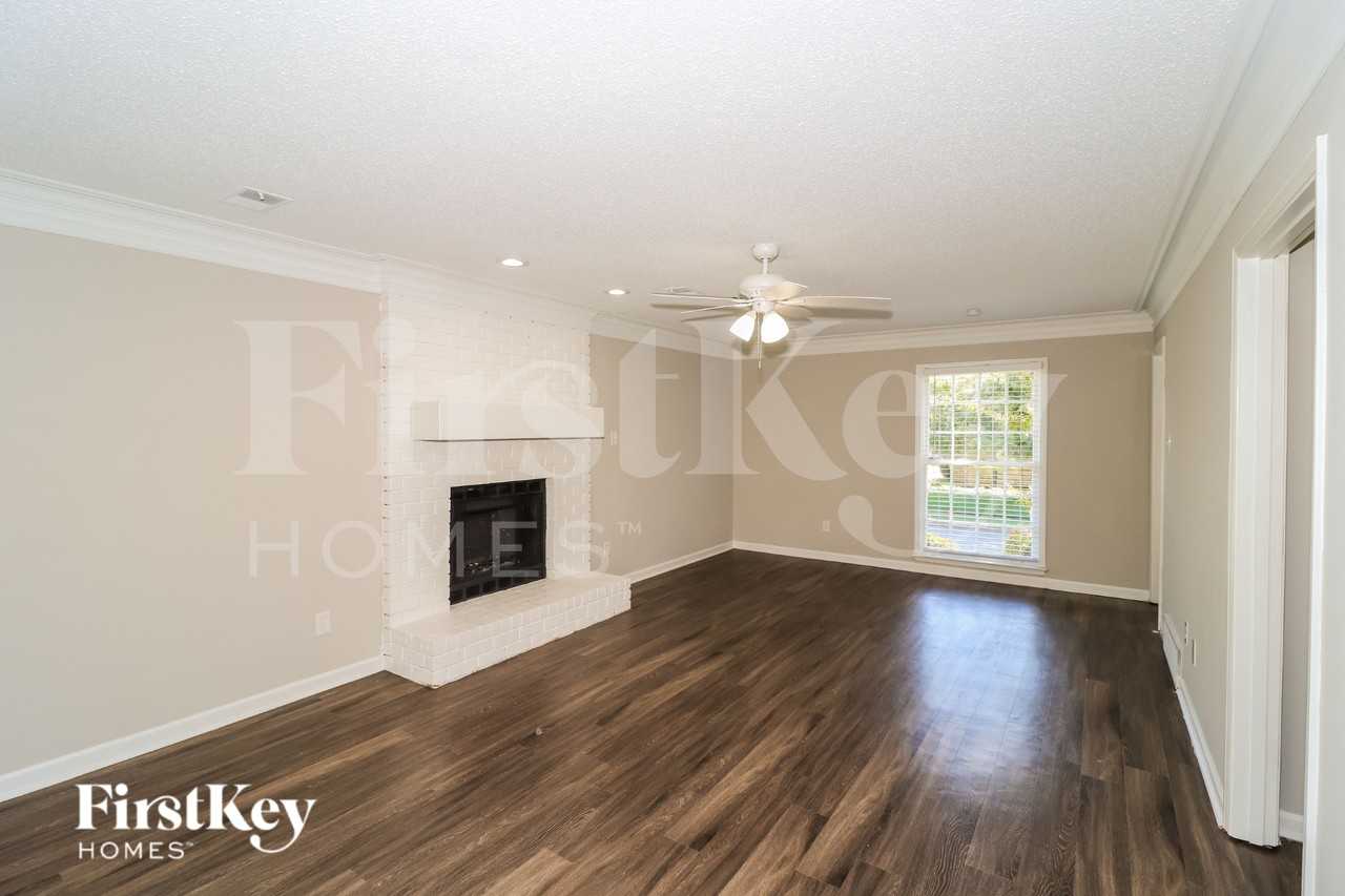 675 Tealwood Ln - Photo 4 of 15
