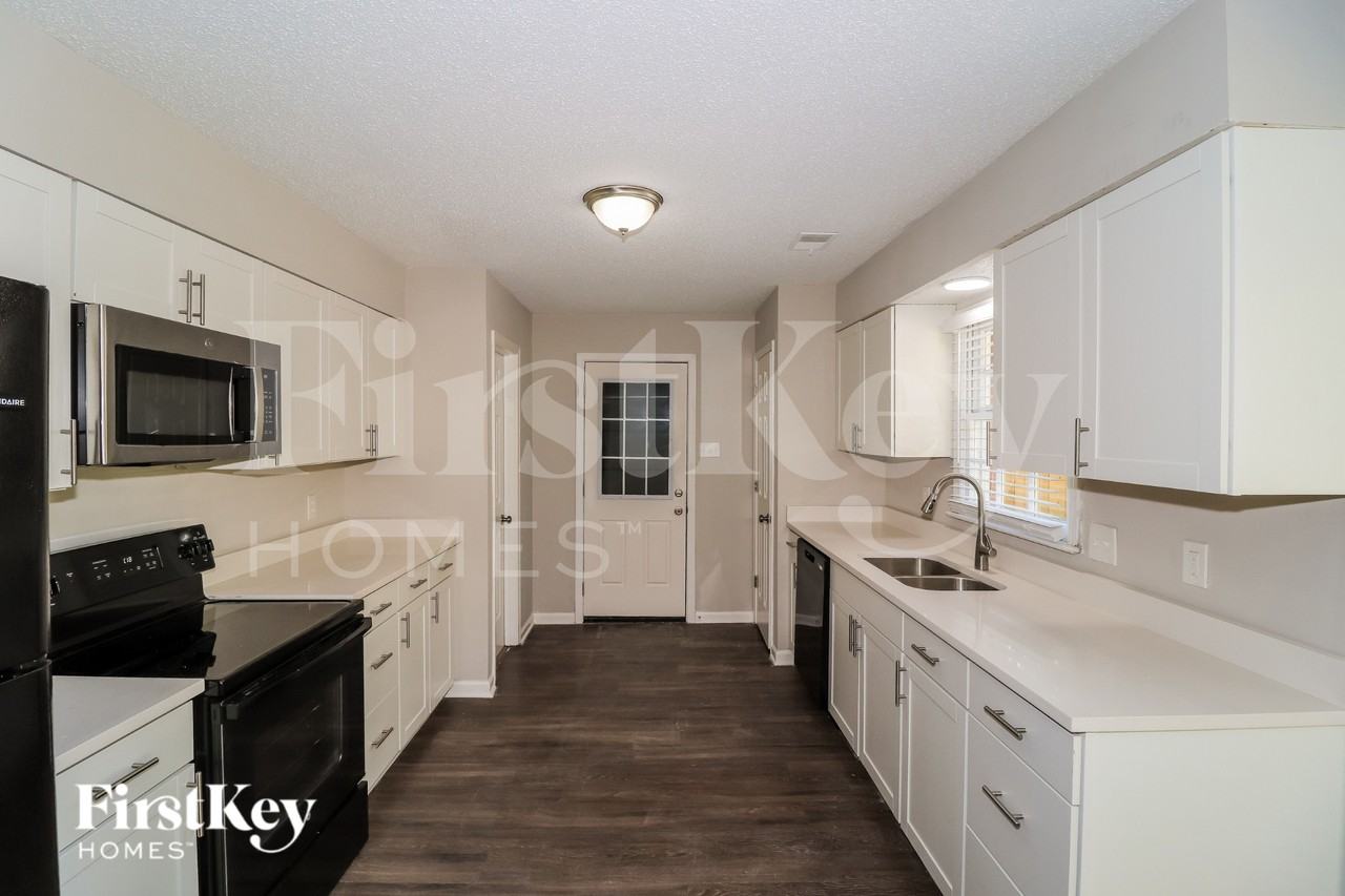 675 Tealwood Ln - Photo 7 of 15