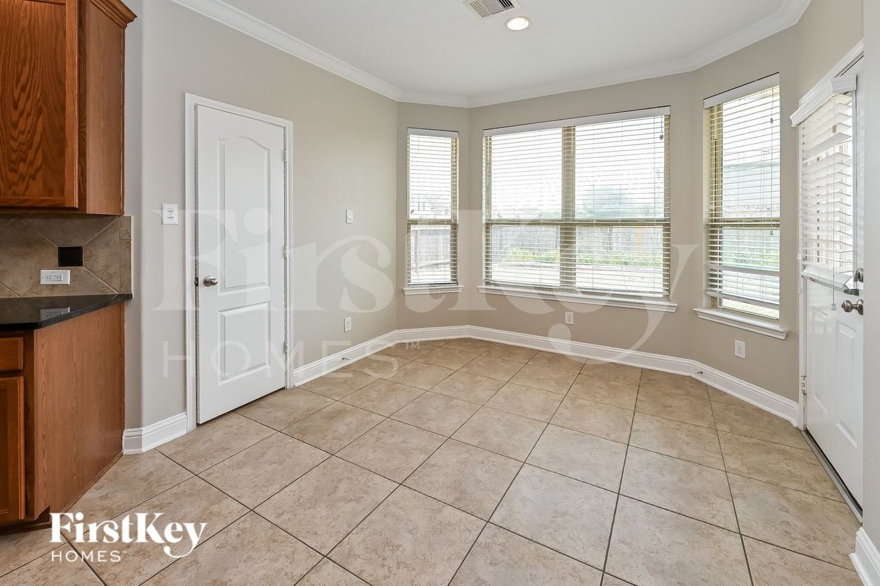 22303 Sheldonwood Ct - Photo 5 of 15