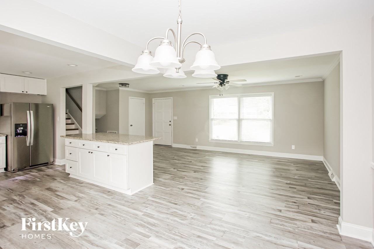 1322 Crescent St - Photo 7 of 15