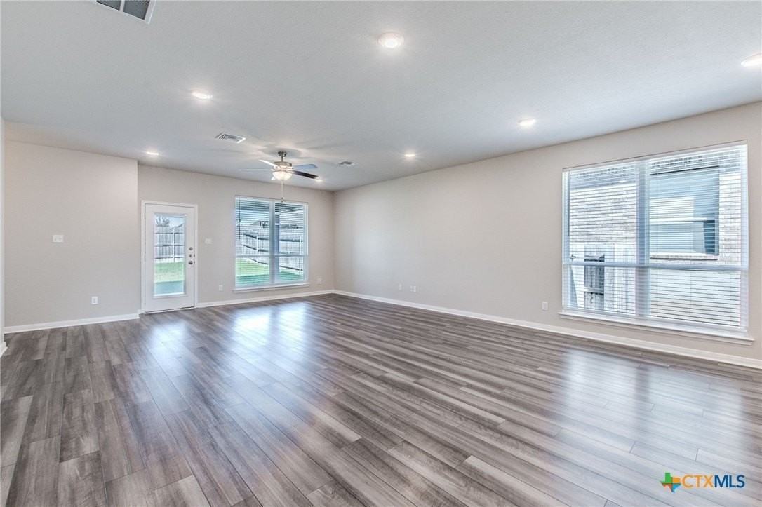 5072 Dickinson Loop - Photo 5 of 26
