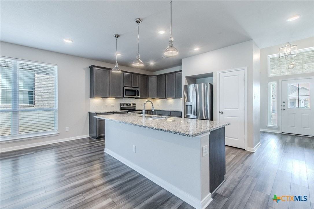 5072 Dickinson Loop - Photo 6 of 26