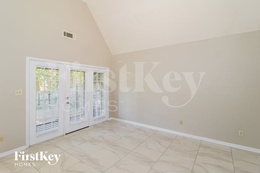 1004 Appling Meadow Dr - Photo 4 of 15